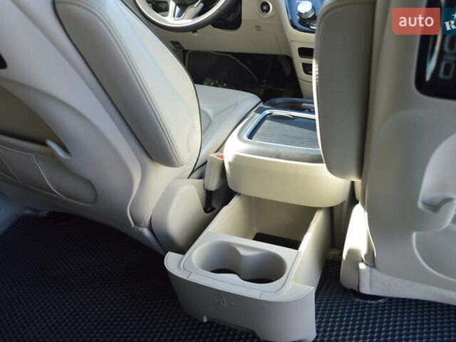 Серый Крайслер Пасифик, объемом двигателя 3.6 л и пробегом 43 тыс. км за 28500 $, фото 52 на Automoto.ua