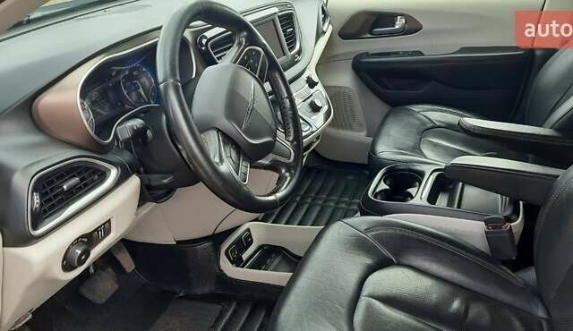 Серый Крайслер Пасифик, объемом двигателя 3.61 л и пробегом 90 тыс. км за 18800 $, фото 9 на Automoto.ua