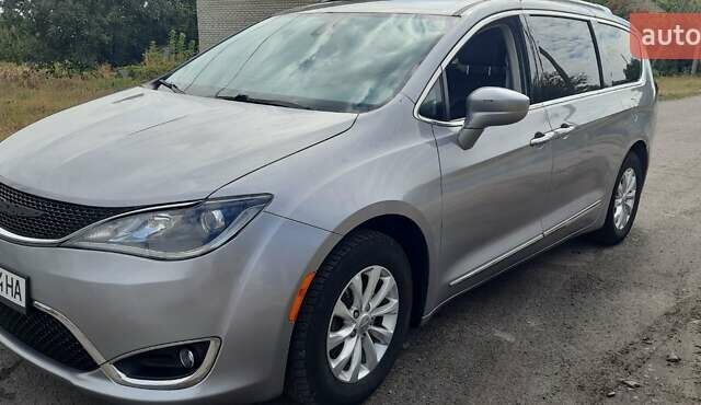 Серый Крайслер Пасифик, объемом двигателя 3.61 л и пробегом 90 тыс. км за 18800 $, фото 6 на Automoto.ua