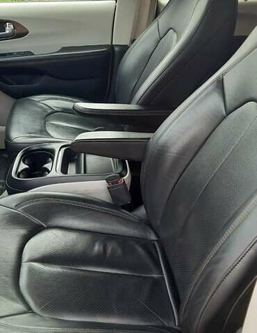 Сірий Крайслер Pacifica, об'ємом двигуна 3.61 л та пробігом 90 тис. км за 18700 $, фото 10 на Automoto.ua