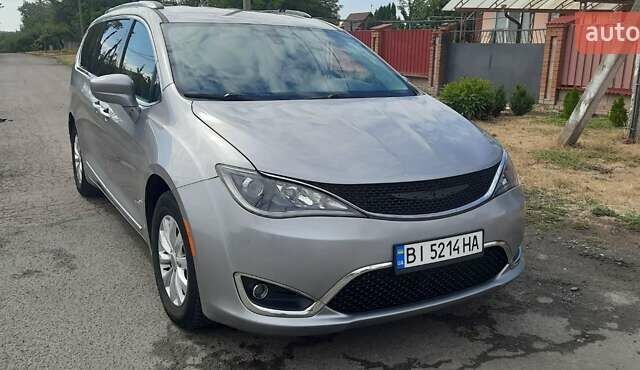 Сірий Крайслер Pacifica, об'ємом двигуна 3.61 л та пробігом 90 тис. км за 18700 $, фото 1 на Automoto.ua