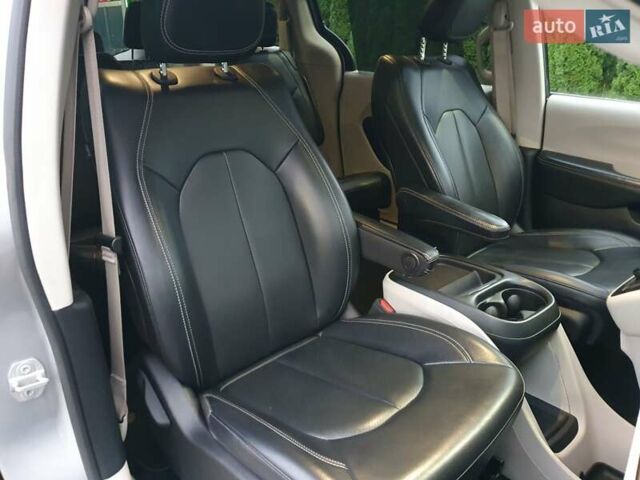 Сірий Крайслер Pacifica, об'ємом двигуна 3.6 л та пробігом 135 тис. км за 17999 $, фото 34 на Automoto.ua