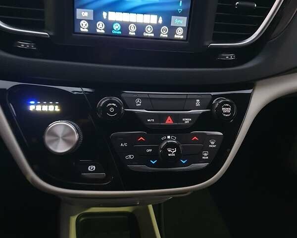 Сірий Крайслер Pacifica, об'ємом двигуна 3.6 л та пробігом 135 тис. км за 17999 $, фото 67 на Automoto.ua