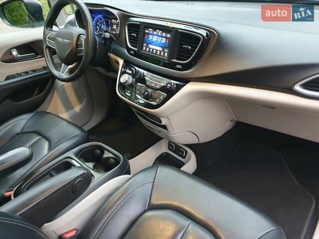 Сірий Крайслер Pacifica, об'ємом двигуна 3.6 л та пробігом 135 тис. км за 17999 $, фото 50 на Automoto.ua