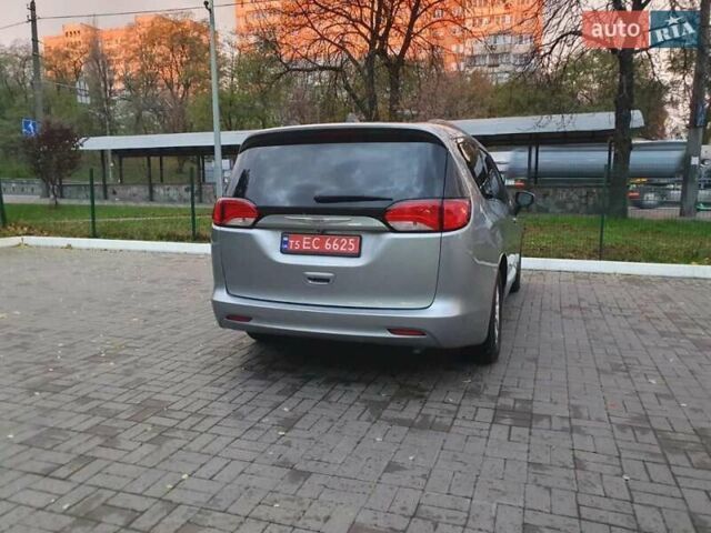 Сірий Крайслер Pacifica, об'ємом двигуна 3.6 л та пробігом 135 тис. км за 17999 $, фото 9 на Automoto.ua