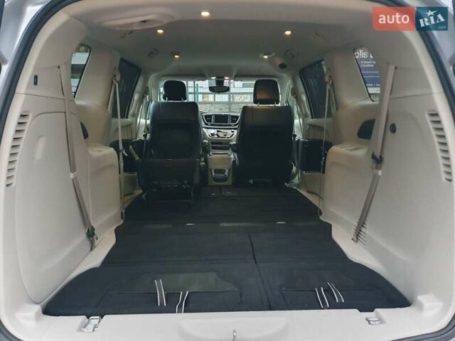 Сірий Крайслер Pacifica, об'ємом двигуна 3.6 л та пробігом 135 тис. км за 17999 $, фото 41 на Automoto.ua