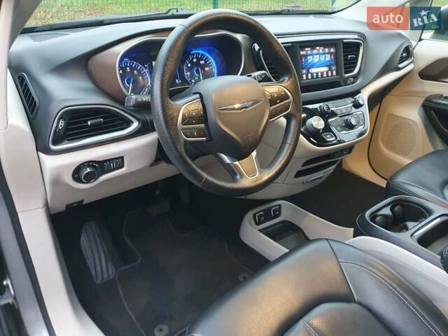 Сірий Крайслер Pacifica, об'ємом двигуна 3.6 л та пробігом 135 тис. км за 17999 $, фото 48 на Automoto.ua