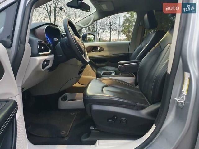 Сірий Крайслер Pacifica, об'ємом двигуна 3.6 л та пробігом 135 тис. км за 17999 $, фото 29 на Automoto.ua