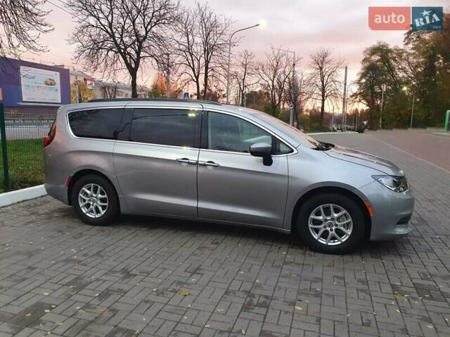 Сірий Крайслер Pacifica, об'ємом двигуна 3.6 л та пробігом 135 тис. км за 17999 $, фото 14 на Automoto.ua