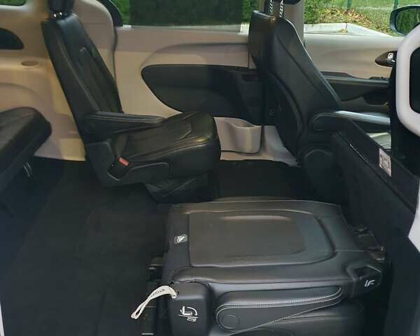 Сірий Крайслер Pacifica, об'ємом двигуна 3.6 л та пробігом 135 тис. км за 17999 $, фото 44 на Automoto.ua