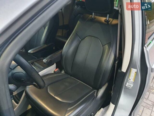 Сірий Крайслер Pacifica, об'ємом двигуна 3.6 л та пробігом 135 тис. км за 17999 $, фото 30 на Automoto.ua