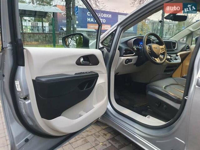 Сірий Крайслер Pacifica, об'ємом двигуна 3.6 л та пробігом 135 тис. км за 17999 $, фото 28 на Automoto.ua