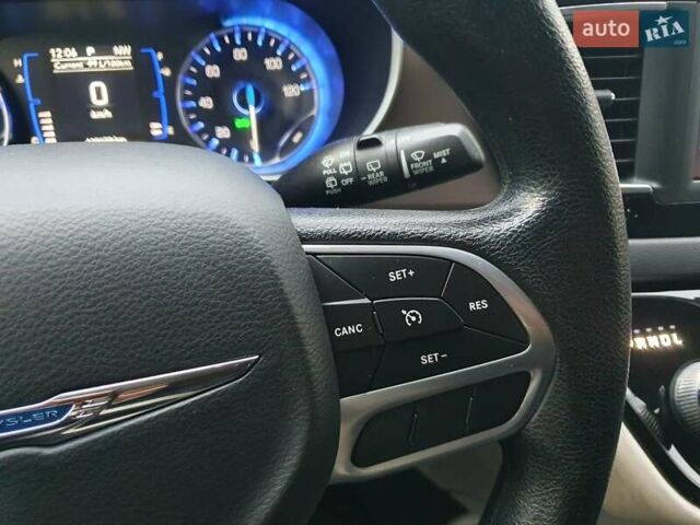 Сірий Крайслер Pacifica, об'ємом двигуна 3.6 л та пробігом 135 тис. км за 17999 $, фото 54 на Automoto.ua