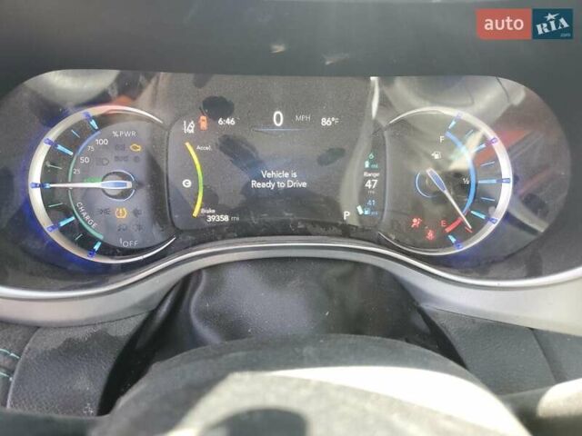 Сірий Крайслер Pacifica, об'ємом двигуна 3.6 л та пробігом 63 тис. км за 5900 $, фото 3 на Automoto.ua