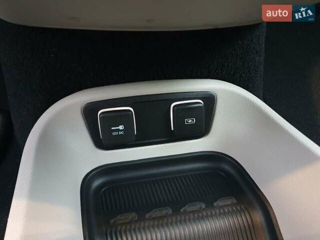 Сірий Крайслер Pacifica, об'ємом двигуна 3.6 л та пробігом 135 тис. км за 17999 $, фото 57 на Automoto.ua