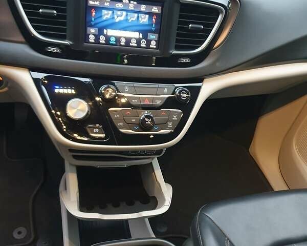 Сірий Крайслер Pacifica, об'ємом двигуна 3.6 л та пробігом 135 тис. км за 17999 $, фото 51 на Automoto.ua