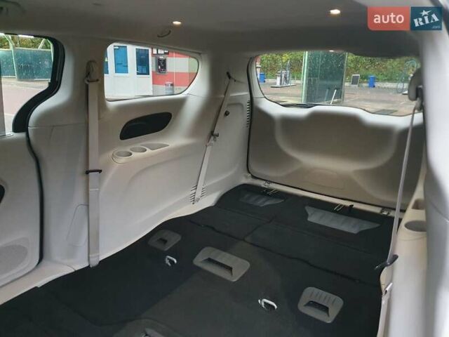 Сірий Крайслер Pacifica, об'ємом двигуна 3.6 л та пробігом 135 тис. км за 17999 $, фото 42 на Automoto.ua