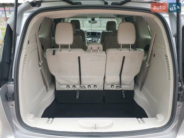 Серый Крайслер Пасифик, объемом двигателя 3.6 л и пробегом 85 тыс. км за 18999 $, фото 51 на Automoto.ua