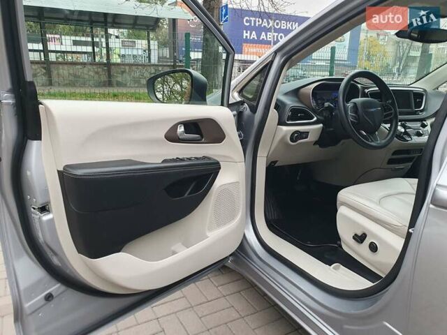 Серый Крайслер Пасифик, объемом двигателя 3.6 л и пробегом 85 тыс. км за 18999 $, фото 33 на Automoto.ua