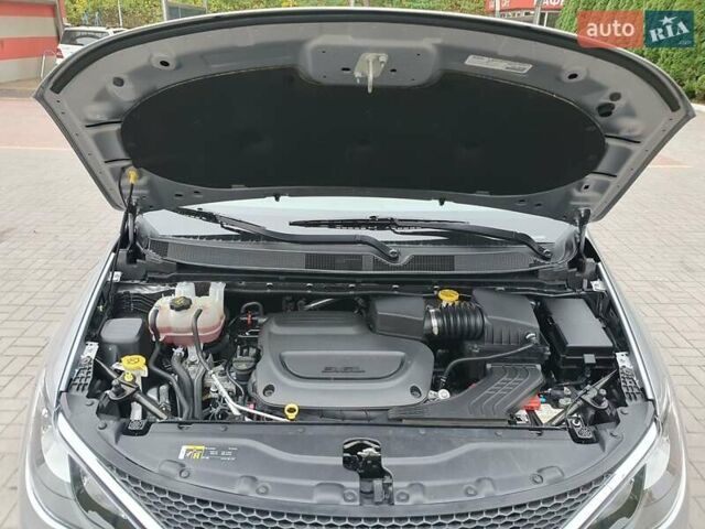 Серый Крайслер Пасифик, объемом двигателя 3.6 л и пробегом 85 тыс. км за 18999 $, фото 25 на Automoto.ua