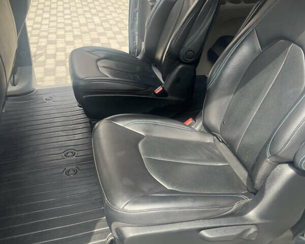 Сірий Крайслер Pacifica, об'ємом двигуна 3.6 л та пробігом 88 тис. км за 29999 $, фото 23 на Automoto.ua