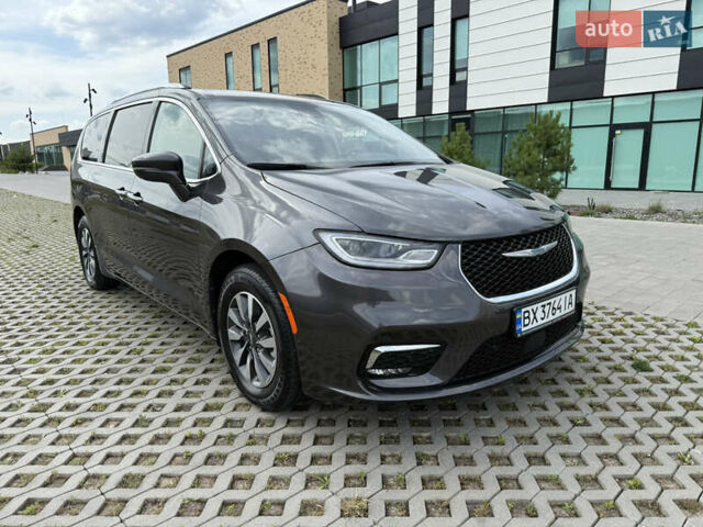 Сірий Крайслер Pacifica, об'ємом двигуна 3.6 л та пробігом 88 тис. км за 29999 $, фото 2 на Automoto.ua