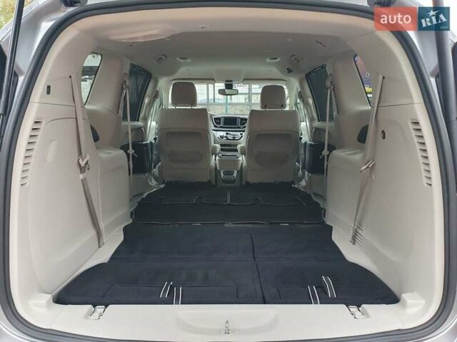 Серый Крайслер Пасифик, объемом двигателя 3.6 л и пробегом 85 тыс. км за 18999 $, фото 54 на Automoto.ua