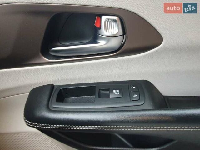 Серый Крайслер Пасифик, объемом двигателя 3.6 л и пробегом 85 тыс. км за 18999 $, фото 75 на Automoto.ua