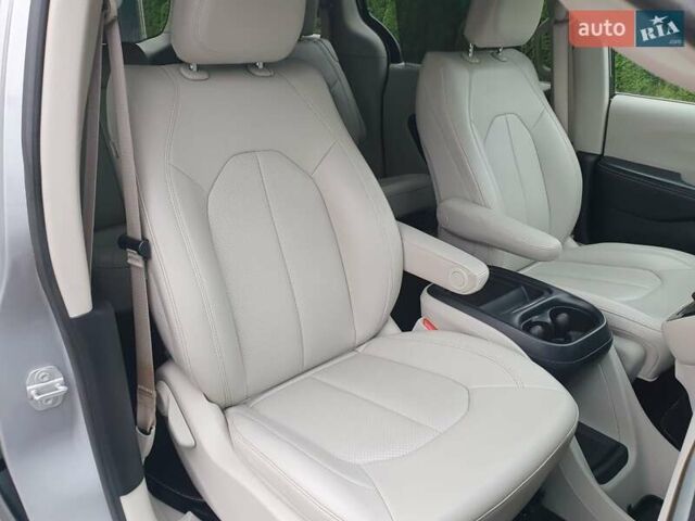 Серый Крайслер Пасифик, объемом двигателя 3.6 л и пробегом 85 тыс. км за 18999 $, фото 38 на Automoto.ua