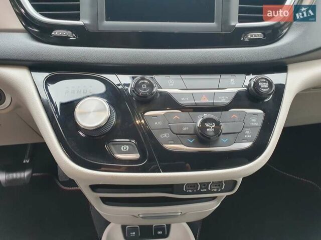 Серый Крайслер Пасифик, объемом двигателя 3.6 л и пробегом 85 тыс. км за 18999 $, фото 58 на Automoto.ua