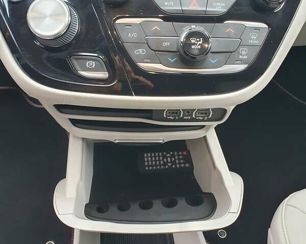 Серый Крайслер Пасифик, объемом двигателя 3.6 л и пробегом 85 тыс. км за 18999 $, фото 60 на Automoto.ua