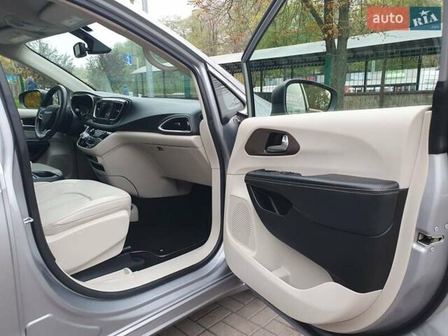 Серый Крайслер Пасифик, объемом двигателя 3.6 л и пробегом 85 тыс. км за 18999 $, фото 36 на Automoto.ua