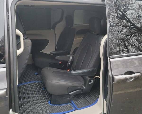 Сірий Крайслер Pacifica, об'ємом двигуна 3.6 л та пробігом 60 тис. км за 31000 $, фото 22 на Automoto.ua