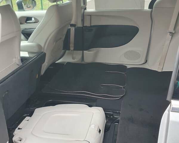 Серый Крайслер Пасифик, объемом двигателя 3.6 л и пробегом 85 тыс. км за 18999 $, фото 48 на Automoto.ua