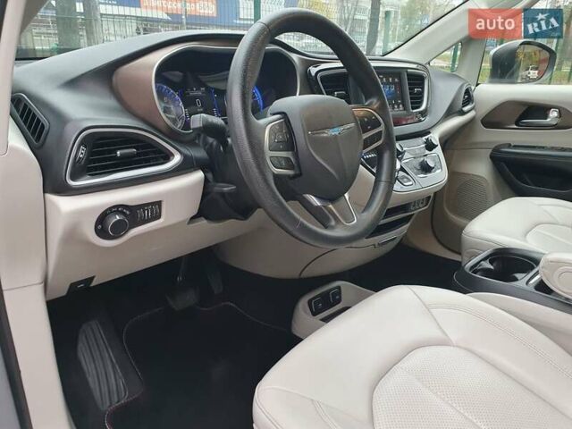 Серый Крайслер Пасифик, объемом двигателя 3.6 л и пробегом 85 тыс. км за 18999 $, фото 30 на Automoto.ua