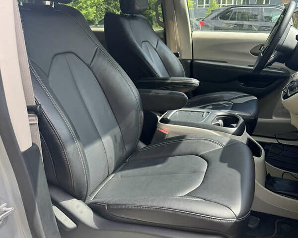 Серый Крайслер Пасифик, объемом двигателя 3.6 л и пробегом 185 тыс. км за 23200 $, фото 18 на Automoto.ua