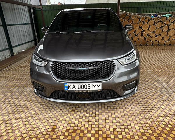 Сірий Крайслер Pacifica, об'ємом двигуна 3.61 л та пробігом 101 тис. км за 45555 $, фото 4 на Automoto.ua