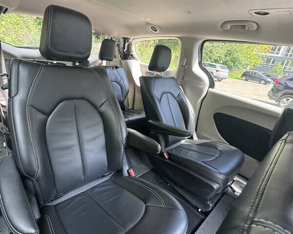 Серый Крайслер Пасифик, объемом двигателя 3.6 л и пробегом 185 тыс. км за 23200 $, фото 21 на Automoto.ua