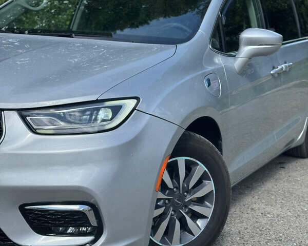 Серый Крайслер Пасифик, объемом двигателя 3.6 л и пробегом 185 тыс. км за 23200 $, фото 2 на Automoto.ua