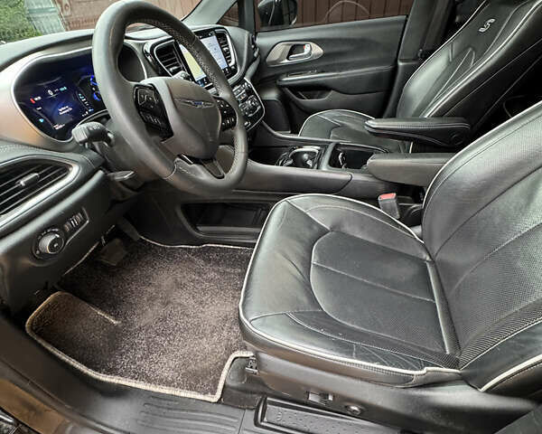 Сірий Крайслер Pacifica, об'ємом двигуна 3.61 л та пробігом 101 тис. км за 45555 $, фото 6 на Automoto.ua