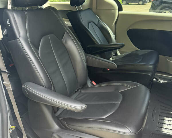 Серый Крайслер Пасифик, объемом двигателя 3.6 л и пробегом 185 тыс. км за 23200 $, фото 20 на Automoto.ua