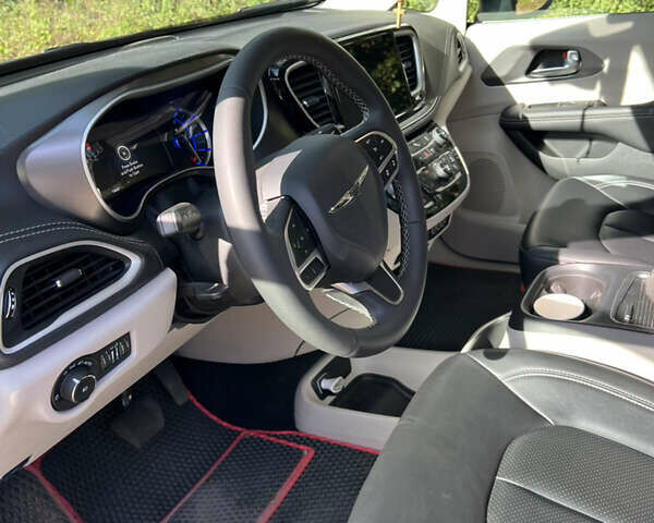 Сірий Крайслер Pacifica, об'ємом двигуна 3.6 л та пробігом 14 тис. км за 39900 $, фото 12 на Automoto.ua