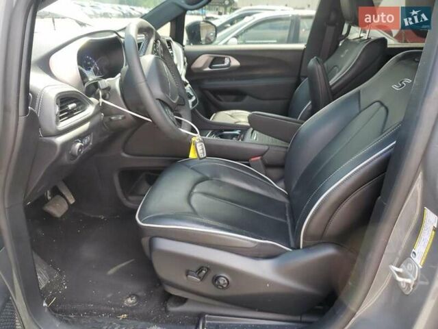 Сірий Крайслер Pacifica, об'ємом двигуна 3.6 л та пробігом 77 тис. км за 13300 $, фото 6 на Automoto.ua