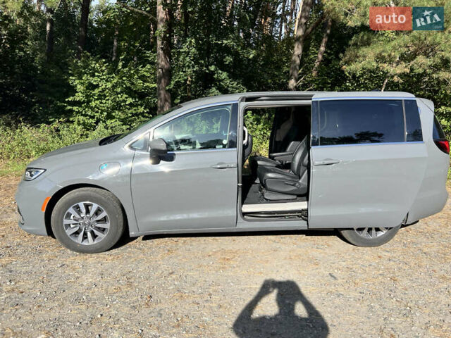 Сірий Крайслер Pacifica, об'ємом двигуна 3.6 л та пробігом 14 тис. км за 39900 $, фото 10 на Automoto.ua