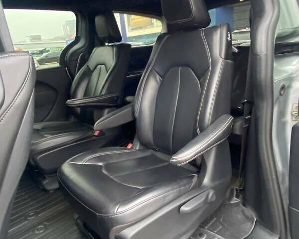 Серый Крайслер Пасифик, объемом двигателя 3.61 л и пробегом 133 тыс. км за 40800 $, фото 15 на Automoto.ua