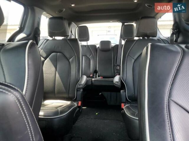 Сірий Крайслер Pacifica, об'ємом двигуна 3.6 л та пробігом 77 тис. км за 13300 $, фото 9 на Automoto.ua
