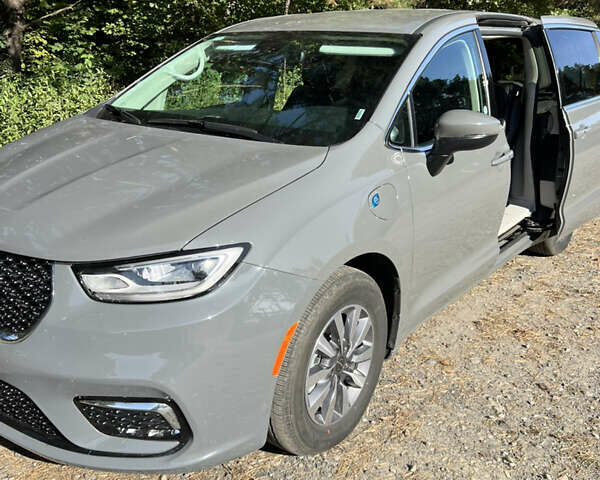 Сірий Крайслер Pacifica, об'ємом двигуна 3.6 л та пробігом 14 тис. км за 39900 $, фото 13 на Automoto.ua