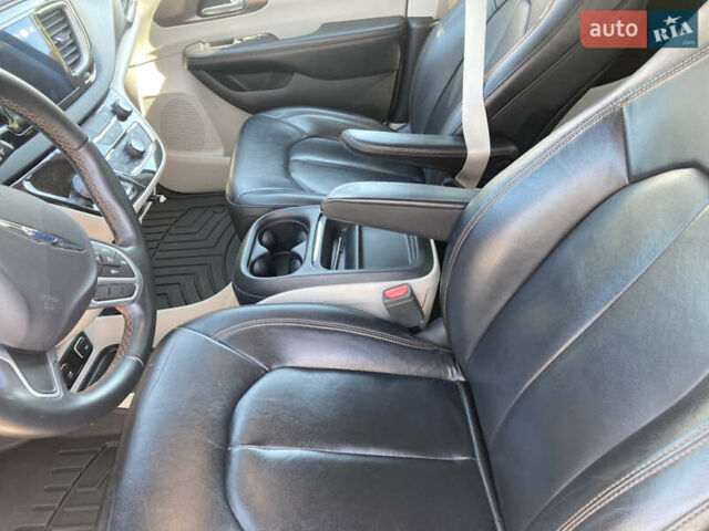 Синий Крайслер Пасифик, объемом двигателя 3.6 л и пробегом 130 тыс. км за 17500 $, фото 4 на Automoto.ua