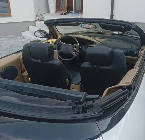 Белый Крайслер Себринг, объемом двигателя 2.5 л и пробегом 276 тыс. км за 3000 $, фото 4 на Automoto.ua