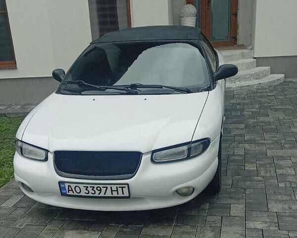 Белый Крайслер Себринг, объемом двигателя 2.5 л и пробегом 276 тыс. км за 3000 $, фото 1 на Automoto.ua